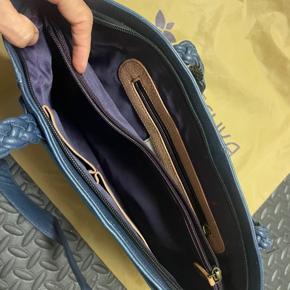 🌊 Anushka “Seaside Shells” Hand-Painted Leather Tote - Picture 3 of 4